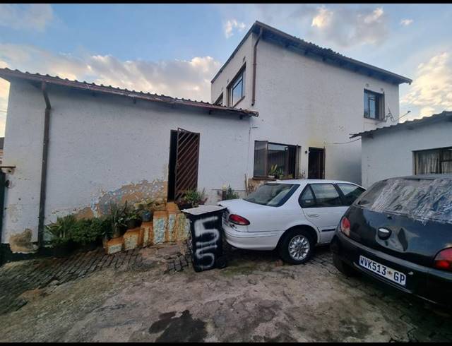 5 BEDROOM HOUSE FOR SALE IN VREDEDORP
